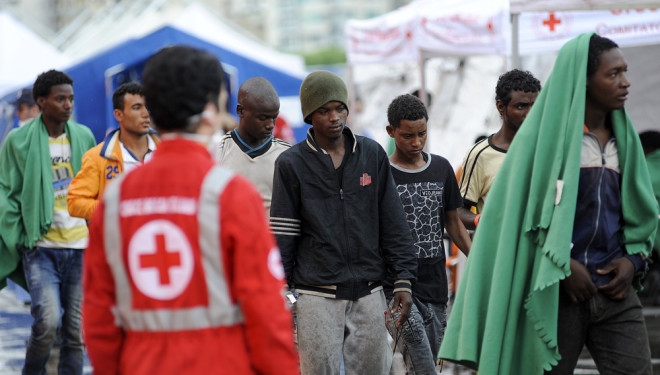 Migranti: 300 giunti a Porto Empedocle, 133 casi di scabbia