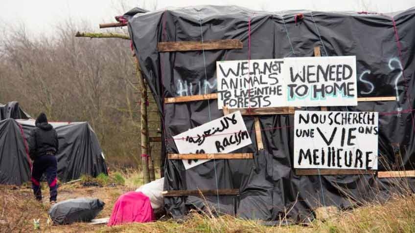 Francia, a Calais manifestazione contro campo profughi “Giungla”