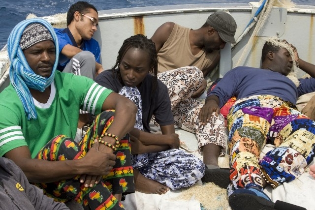 Migranti: sbarco con 7 cadaveri a Augusta,fermati 6 scafisti
