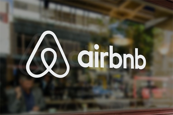 Turismo, Federalberghi denuncia: su Airbnb 100mila attività abusive
