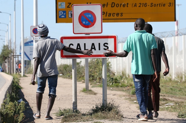 Calais. Inizia lo smantellamento del campo profughi