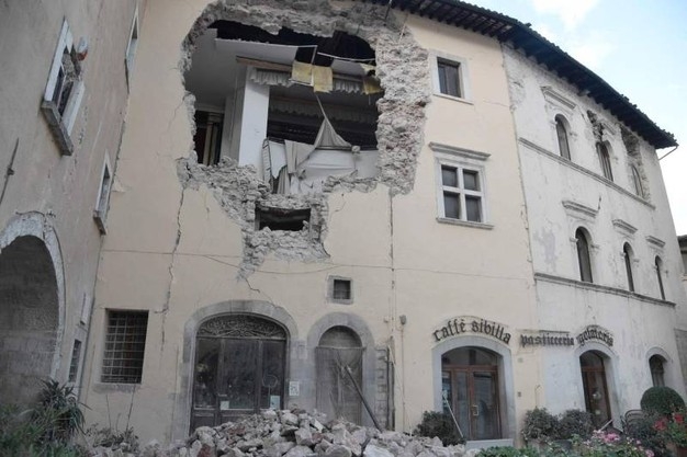 Terremoto: seconda notte per gli sfollati, 100 scosse