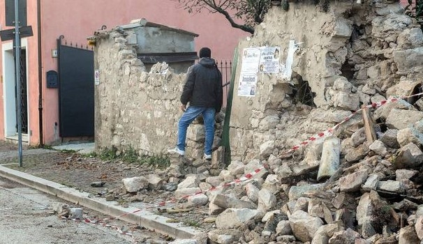 Terremoto, notte da incubo: 114 scosse. 40 mila sfollati