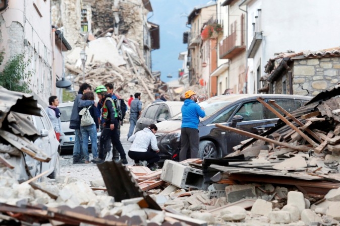 La terra trema ancora nel centro Italia. Paura e nuovi crolli