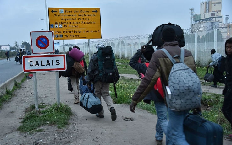Calais, prosegue lo sgombero
