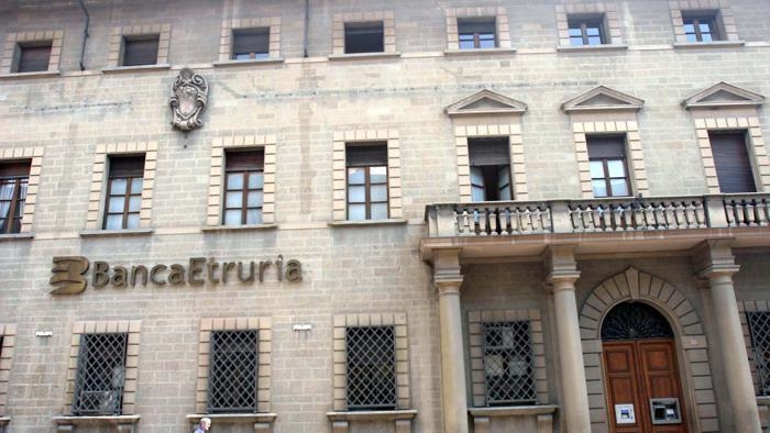 Banca Etruria: assolti i 3 imputati. Pioggia di critiche