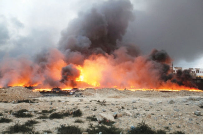 Iraq, pozzi incendiati a Mosul: in fumo 20mila barili al giorno