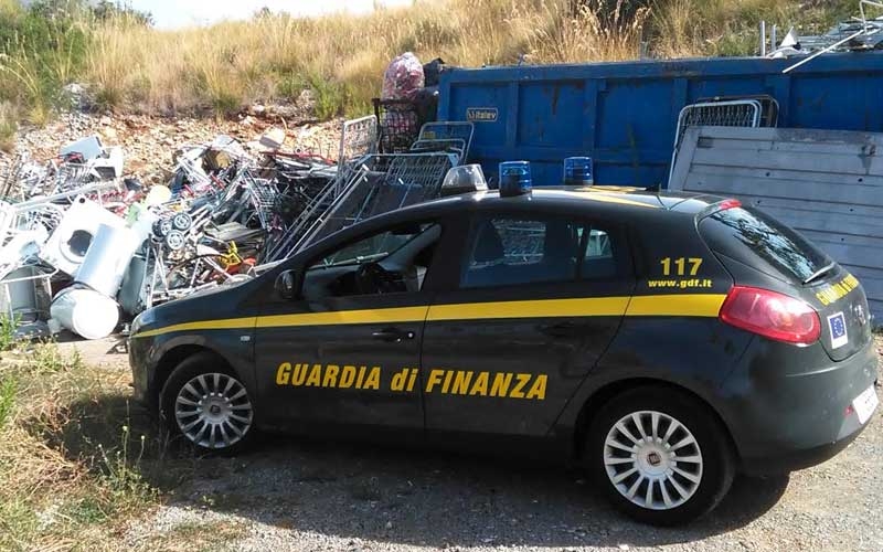 Napoli, GdF: sequestrata ad Ercolano un’area di 600 mq adibita a discarica abusiva