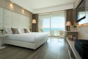 almar-jesolo_rooms_deluxe_bed