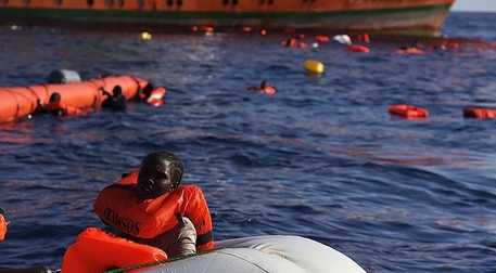 Migranti. Nuovo naufragio, 7 morti e 100 dispersi