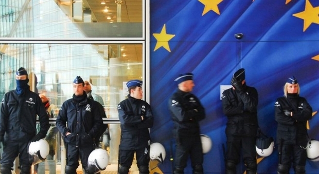 Terrorismo: Europol cancella 1.814 documenti propaganda Internet