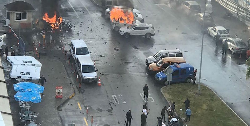 Turchia: attentato a Smirne, almeno due morti oltre agli aggressori