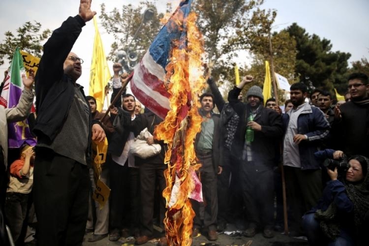 Iran, nell’anniversario rivoluzione scoppia l’odio contro Usa