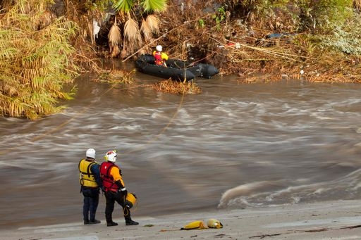 California, diga di Oroville a rischio crollo, via 200mila persone
