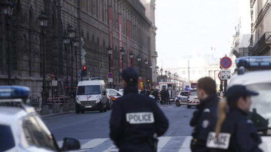 A Parigi torna l’incubo del terrorismo