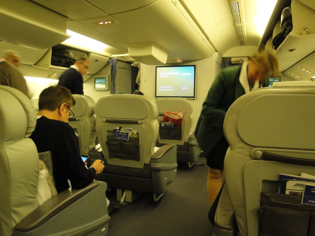 Alitalia: “ora gli Assistenti di volo puliscano le toilette”