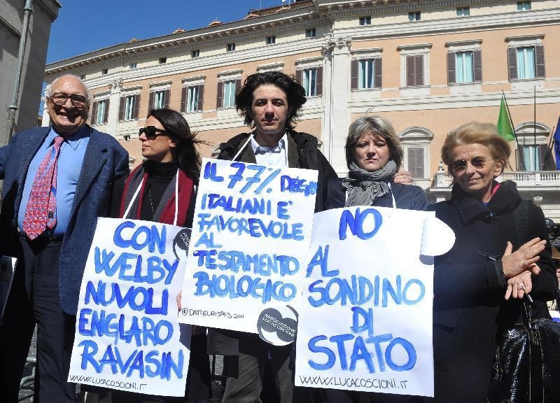 Biotestamento. Radicali manifestano a Montecitorio
