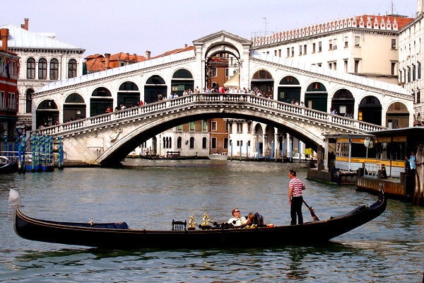 Terrorismo, jihadisti a Venezia: Una bomba a Rialto e guadagni paradiso