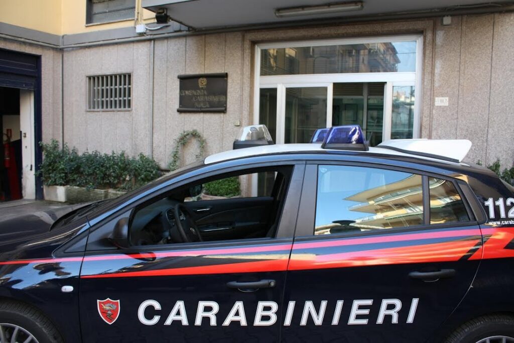 Napoli: 27 pugnalate all’amante della moglie. Due arresti