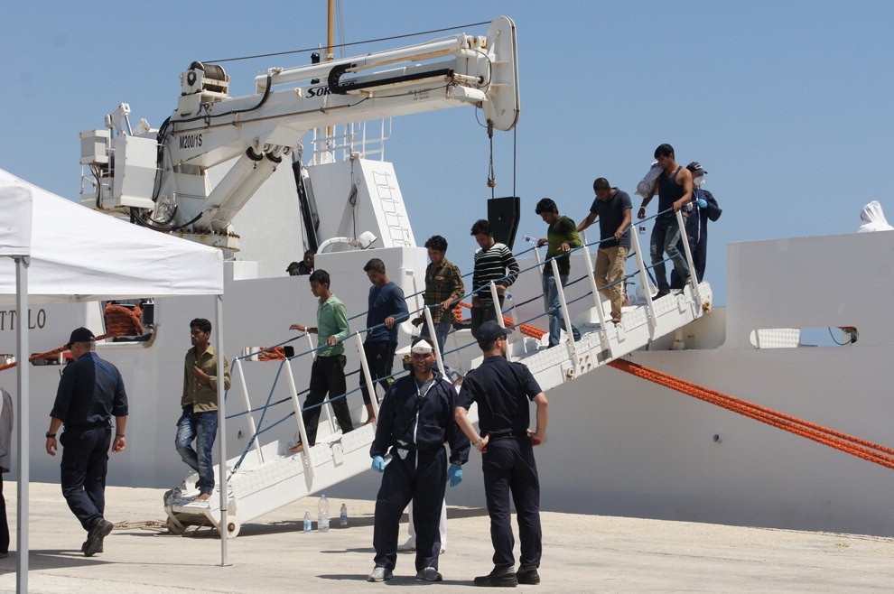 Migranti, sbarcano in 526 a Pozzallo: fermati 4 scafisti