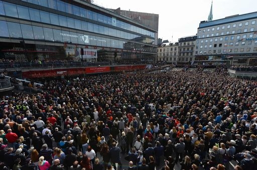 La Svezia rende omaggio alle vittime dell’attentato di Stoccolma