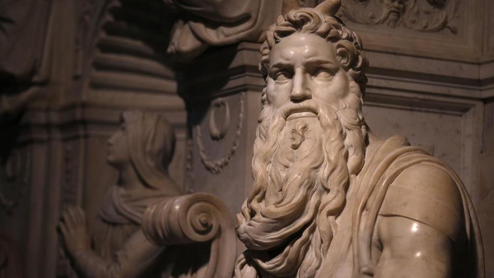 La musica dell’organo avvolge il Mosè di Michelangelo