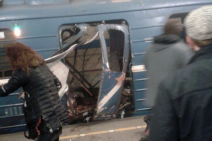 Doppia esplosione metro Pietroburgo: almeno 20 morti