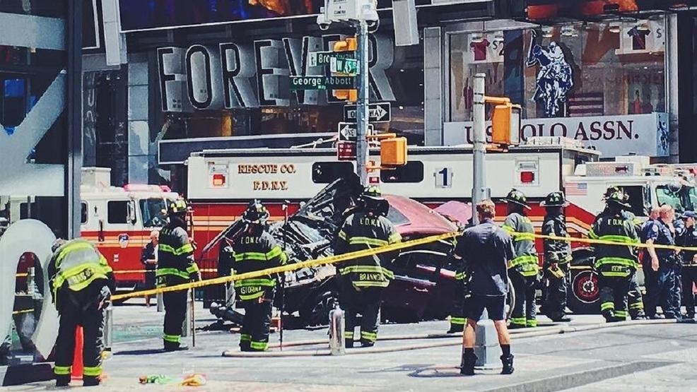 Pirata folle  a New York investe e uccide pedone a Times Square. LE FOTO