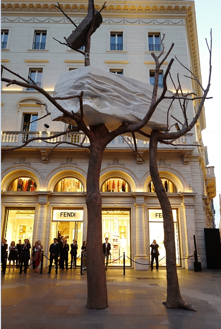 Fendi regala  alla città di Roma un’opera d’arte contemporanea del celebre scultore Giuseppe Penone