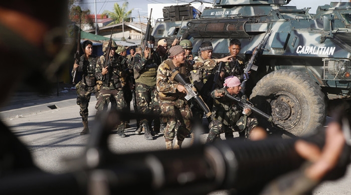 Filippine: scontri esercito-Isis, 2.000 civili intrappolati