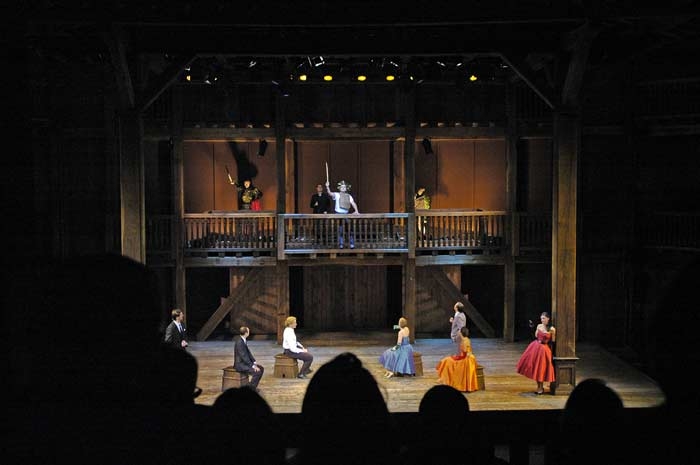 Globe Theatre. Proietti, Camilleri e Shakespeare sotto le stelle.