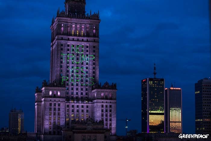 Greenpeace accoglie Trump a Varsavia
