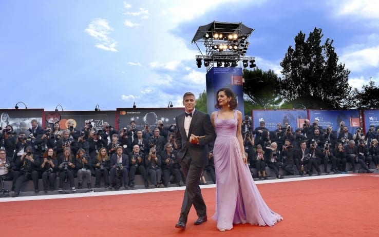 Venezia 74. “Suburbicon”, la tragicommedia di George Clooney contro i nuovi muri