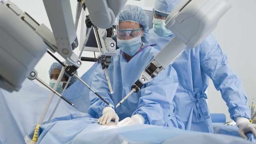 Sanità: chirurgia ortopedica tra robot e cellule staminali