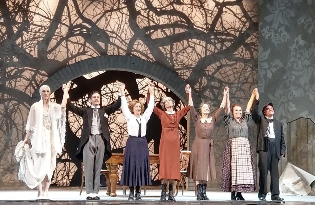 Teatro Quirino: Milena Vukotic e Lucia Poli da standing ovation in “Sorelle Materassi”
