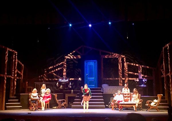 Intrighi e gelosie in scena al teatro Quirino: “Otto donne e mistero” incanta il pubblico