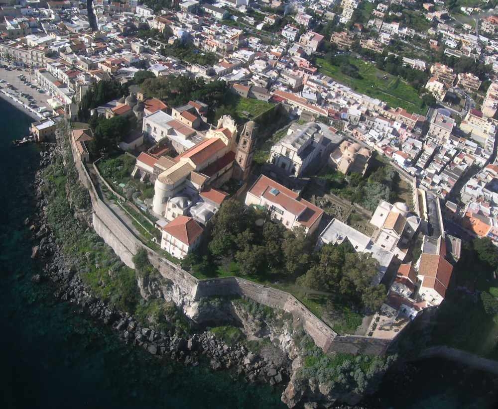 Il museo Bernabò Brea di Lipari, uno dei più ricchi e meno conosciuti musei del Mediterraneo. Foto
