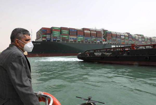 L’economia mondiale bloccata dall’incidente al canale di Suez