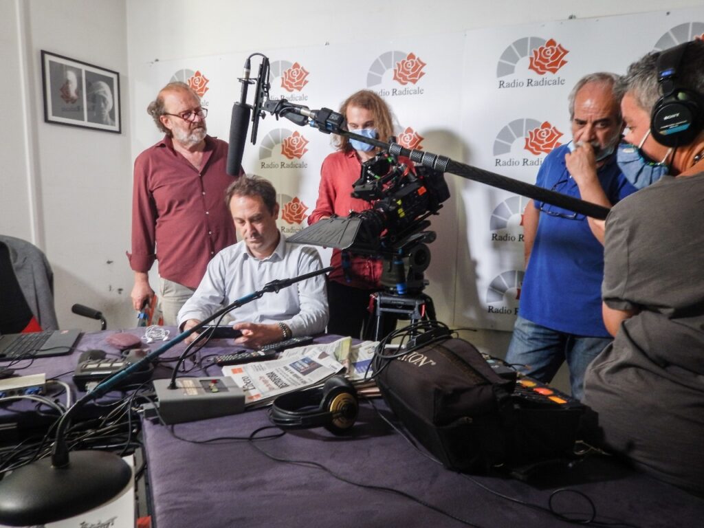 Sky. In corso le riprese di “Onde Radicali” di Granfranco Pannone, una radio in cerca di diritti