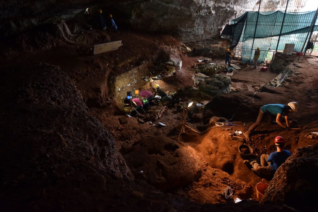 Ricerca. Datati gli antenati dei Neanderthal a Grotta Romanelli in Puglia