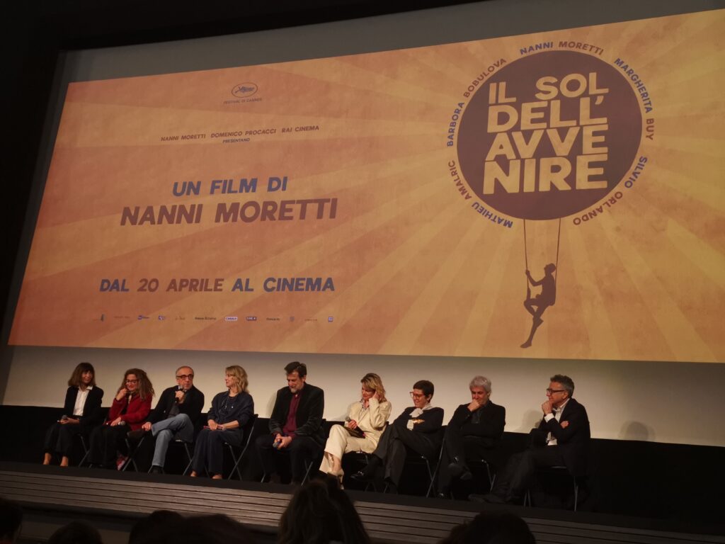 Cannes 76. “Il sol dell’avvenire” di Nanni Moretti, in gara per la Palma d’oro, esce in Italia