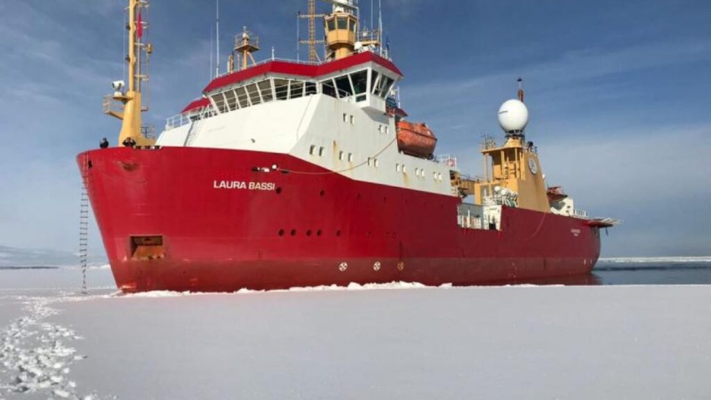 La nave Laura Bassi termina con successo la ricerca in Antartide