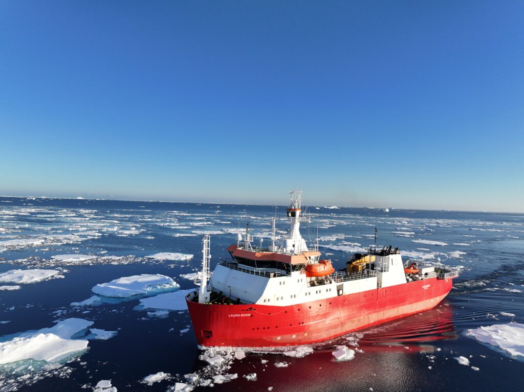 Antartide: la nave Laura Bassi conclude con successo la missione di ricerca estiva