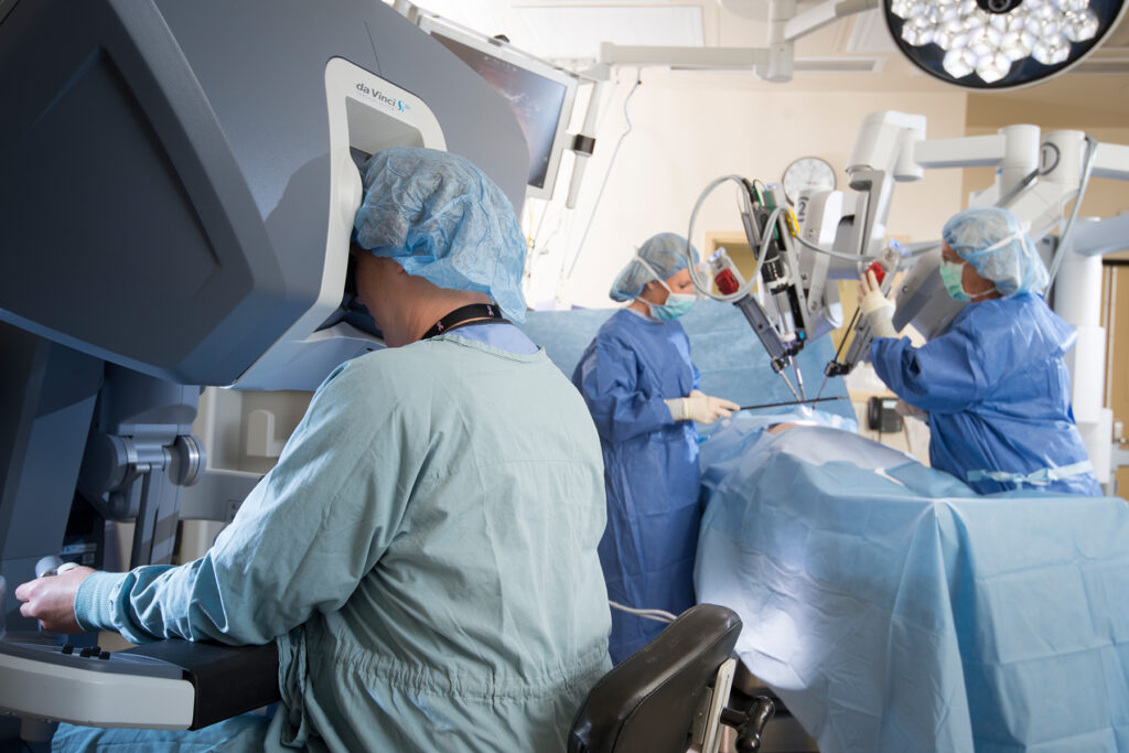 Ancona, intervento mini-invasivo con robot. Un’eccellenza alla clinica urologica di Torrette