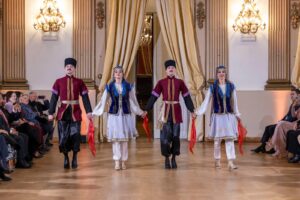 A Roma tra colori e danze sfilano gli abiti azerbaigiani 