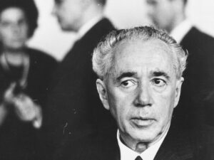Giulio Natta: il genio italiano che ha rivoluzionato la chimica dei polimeri