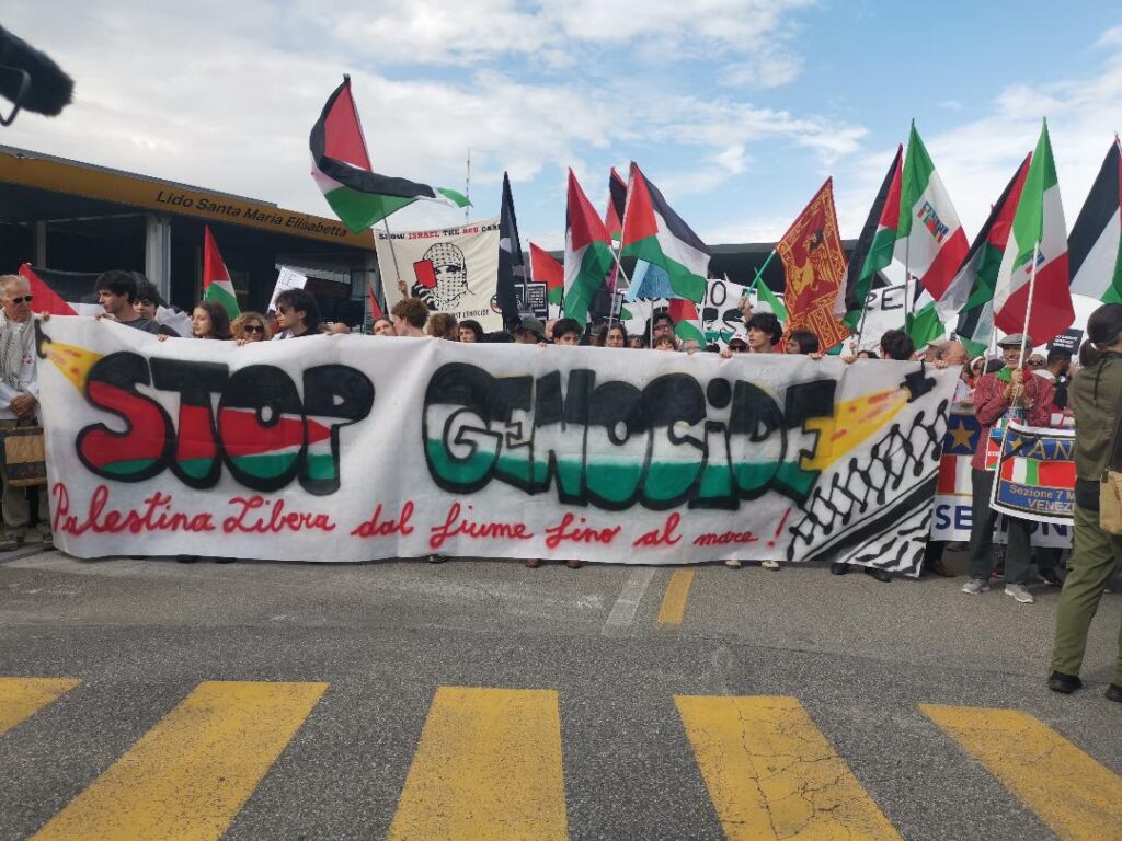 Venezia 82. In piena Mostra, il cinema alla manifestazione pro Gaza