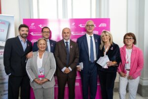 FrecciaRosa 2025: la prevenzione oncologica viaggia a bordo dei treni FS