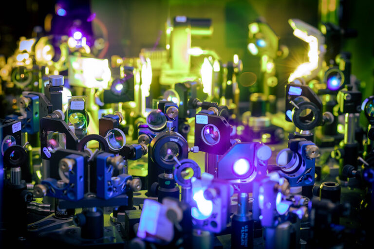 Computer ultraveloci controllati dalla luce