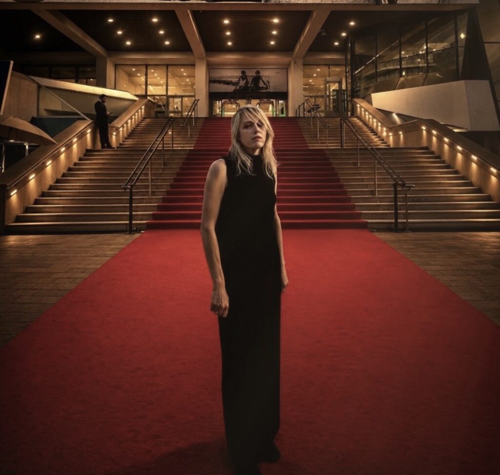 Cannes 79. Samantha Casella ospite di Variety per “La tenerezza del serpente”